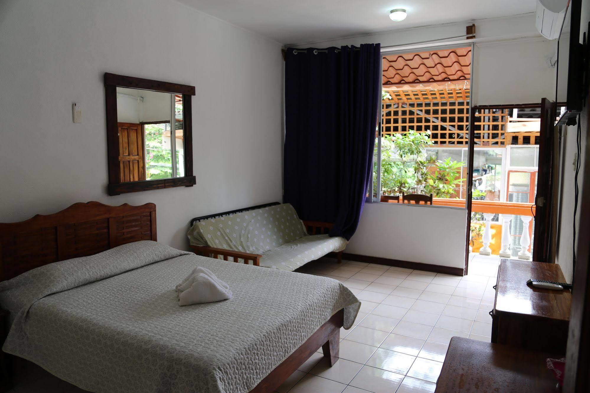 Hotel Coco Beach Manuel Antonio Exterior foto